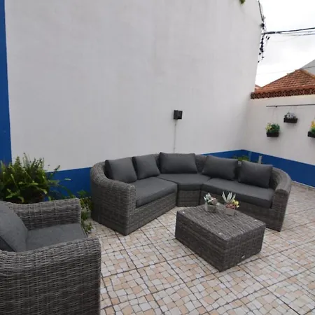 Courtyard - Painters House * 塞图巴尔